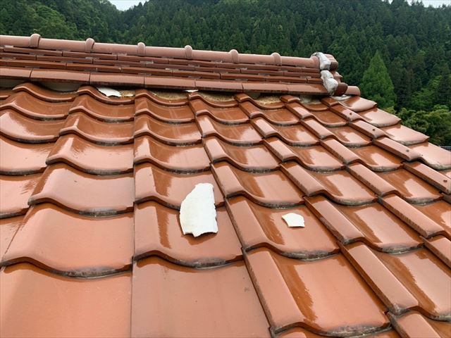 瓦屋根の漆喰の剥がれ